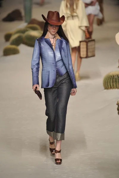 Look 14